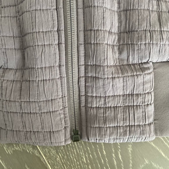 NEW Lululemon Bomber Jacket Size 4 - Picture 5 of 7